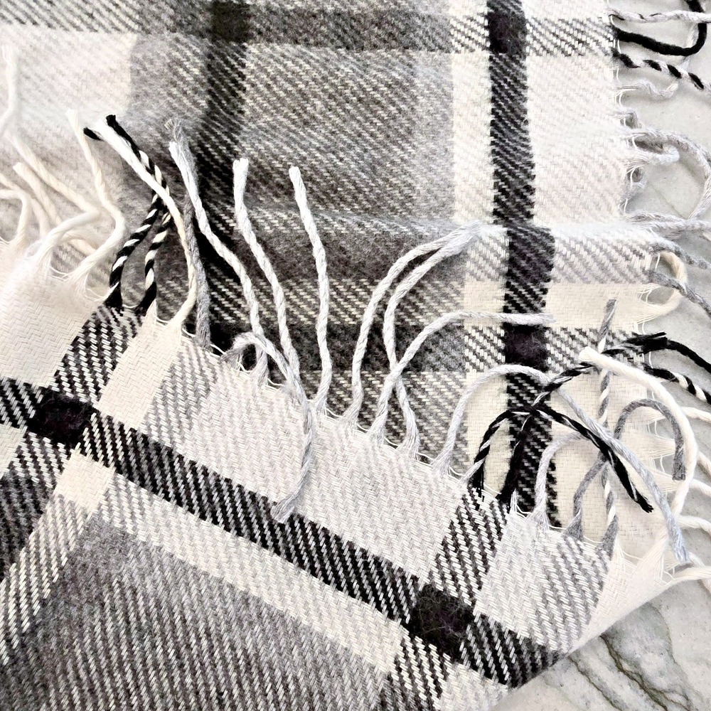 Lord & Taylor Scarf‎ Plaid Fringed Gray and White Soft  12"x 64"